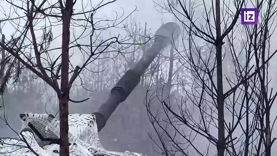 Расчет самоходной гаубицы "Мста-С" самоходно-артиллерийского полка 68-й мотострелковой дивизии группировки войск "Запад" уничтожил замаскированные пункты временной дислокации и живую силу подразделений ВСУ в районе Купянска...