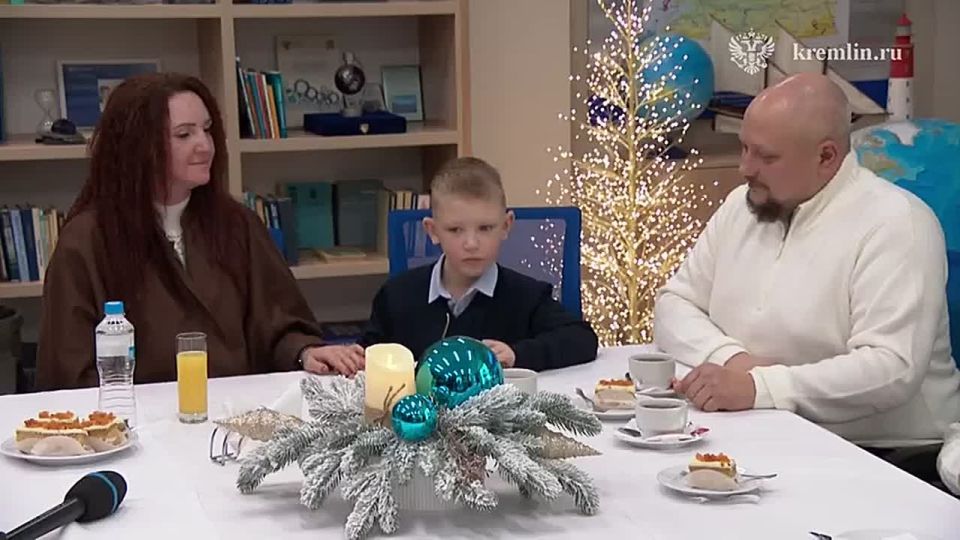 Путин осуществил мечту первоклассника Игоря Степаненко в рамках акции "Елка желаний"