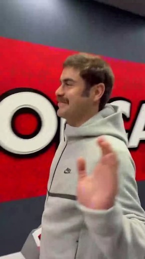 Футболисты испанской "Мальорки" приехали на матч в костюмах, как у Мадуро во время захвата