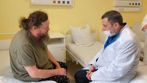 Настоятель курского Свято-Троицкого храма ранен после атаки дрона ВСУ, сообщил Хинштейн