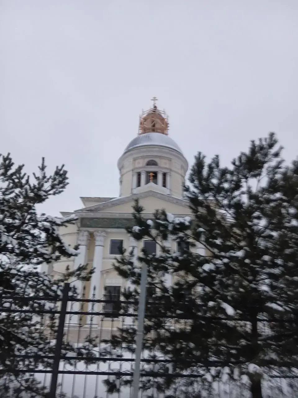 Дмитрий Миляев: Величественный Никольский собор, построенный в середине XIX века, придает неповторимый облик поселку Епифань Кимовского района Дмитрий Миляев: Величественный Никольский собор, построенный в середине XIX века, придает неповторимый облик поселку Епифань Кимовского района