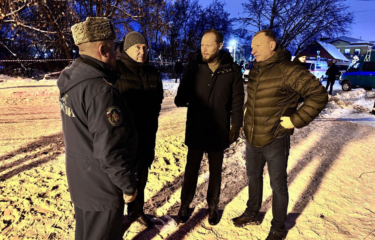 «В Твери в результате отражения атаки БПЛА обломок беспилотника попал в окна одной из квартир 9-го этажа многоквартирного дома. На месте работают все оперативные службы. Открытое горение в одной из квартир ликвидировано в... «В Твери в результате отражения атаки БПЛА обломок беспилотника попал в окна одной из квартир 9-го этажа многоквартирного дома. На месте работают все оперативные службы. Открытое горение в одной из квартир ликвидировано в...