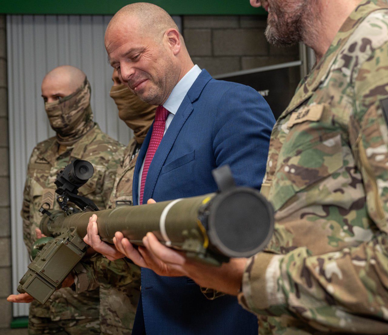 Грозивший "стереть Москву с карты" глава МО Бельгии гордо отчитался о призыве в вооруженные силы его страны 1702 человек