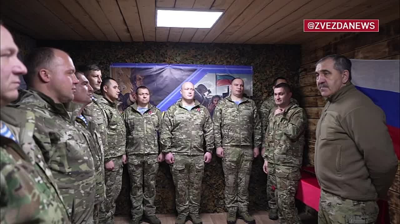 Евкуров наградил десантников в зоне СВО