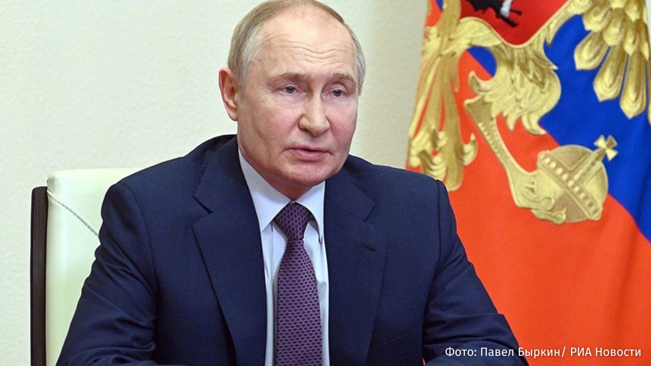 Президент России Владимир Путин поздравил православных христиан и всех граждан страны, отмечающих Рождество Христово