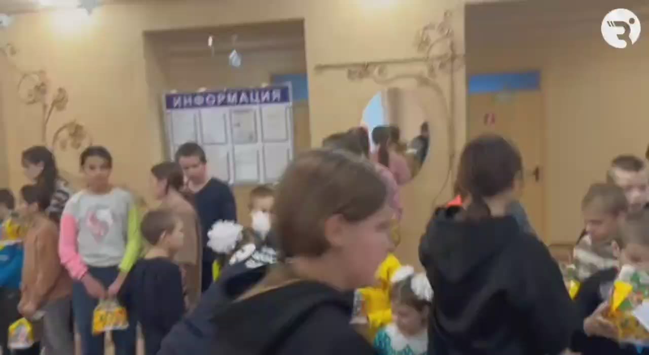 Михаил Онуфриенко: Подарили подарки детям. Это событие особенно символично, ведь оно состоялось в Рождественский сочельник! Визит представителей РО ООД «Здоровое Отечество» (ДНР) в детский дом «Росток» Амвросиевского м.о. в...