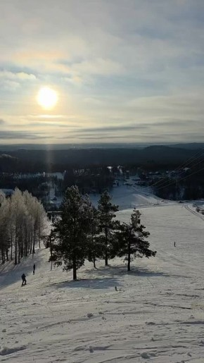 Частный вертолет упал на территории парка отдыха в Пермском крае