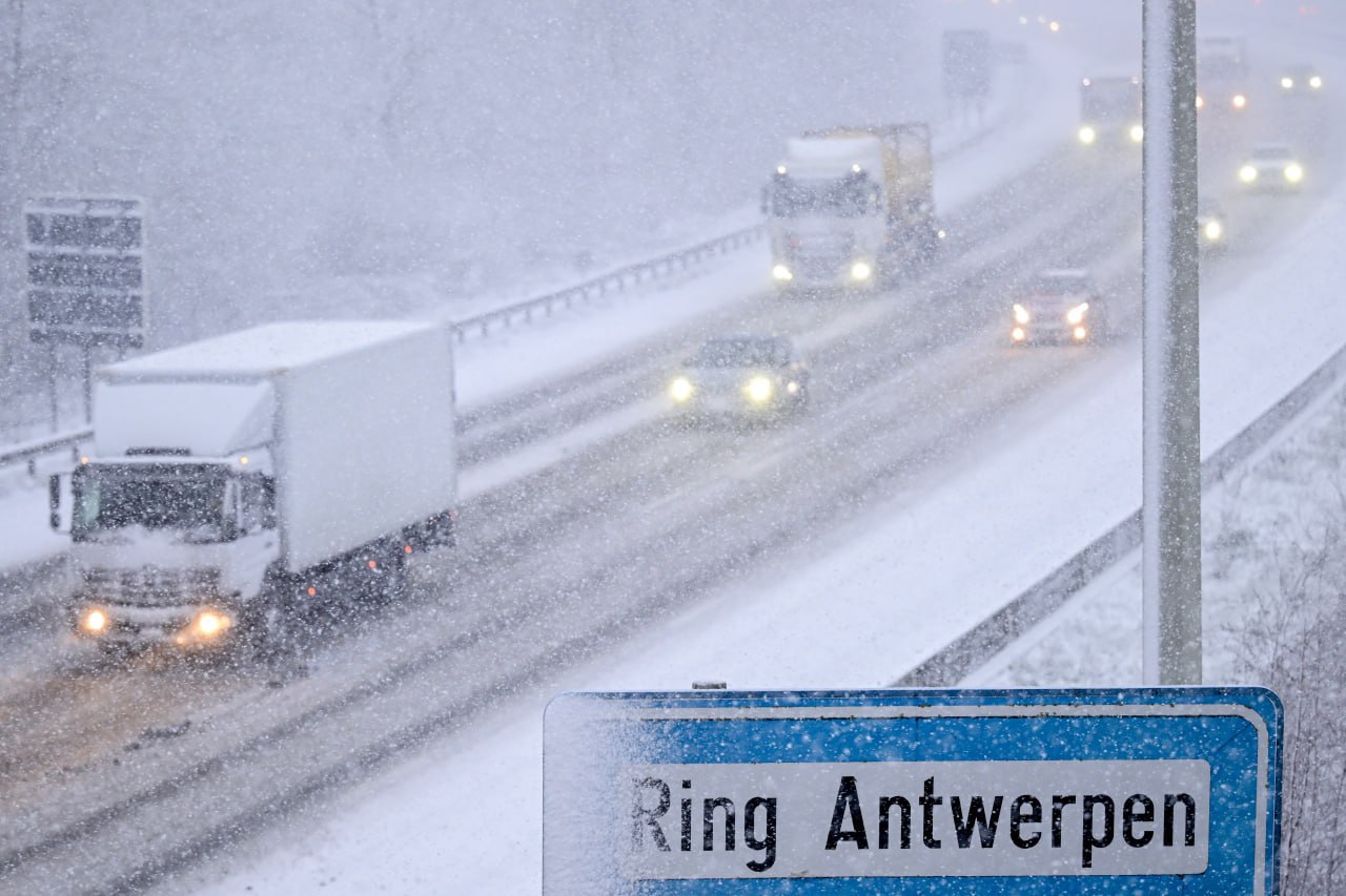 Снег парализует страны Европы — Франция, Бельгия, Нидерланды и Люксембург страдают от выпавших осадков Снег парализует страны Европы — Франция, Бельгия, Нидерланды и Люксембург страдают от выпавших осадков