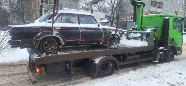В Туле по видео из соцсетей задержали водителя, устроившего дрифт на площади