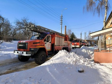 #ИграемБезопасно. Сегодня мы подготовили для тебя два с виду одинаковых фото с боевой техникой сотрудников МЧС России, но одно из них отличается от другого