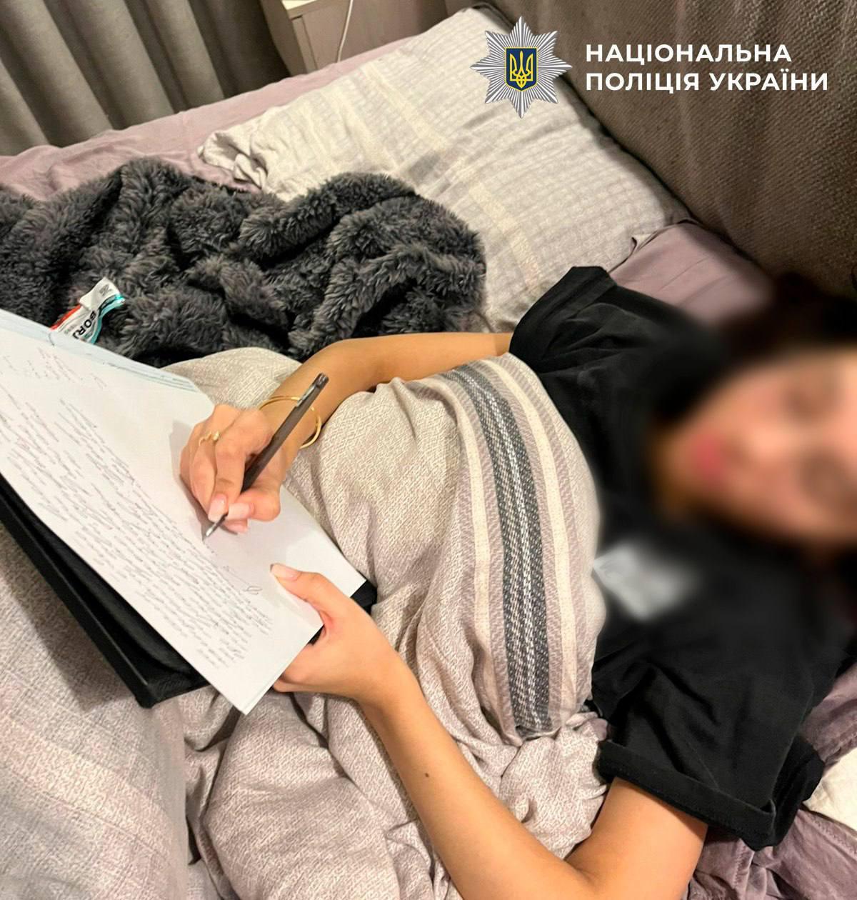 Трех киевлянок передали в СБУ за то, что они пели песни на русском языке Трех киевлянок передали в СБУ за то, что они пели песни на русском языке