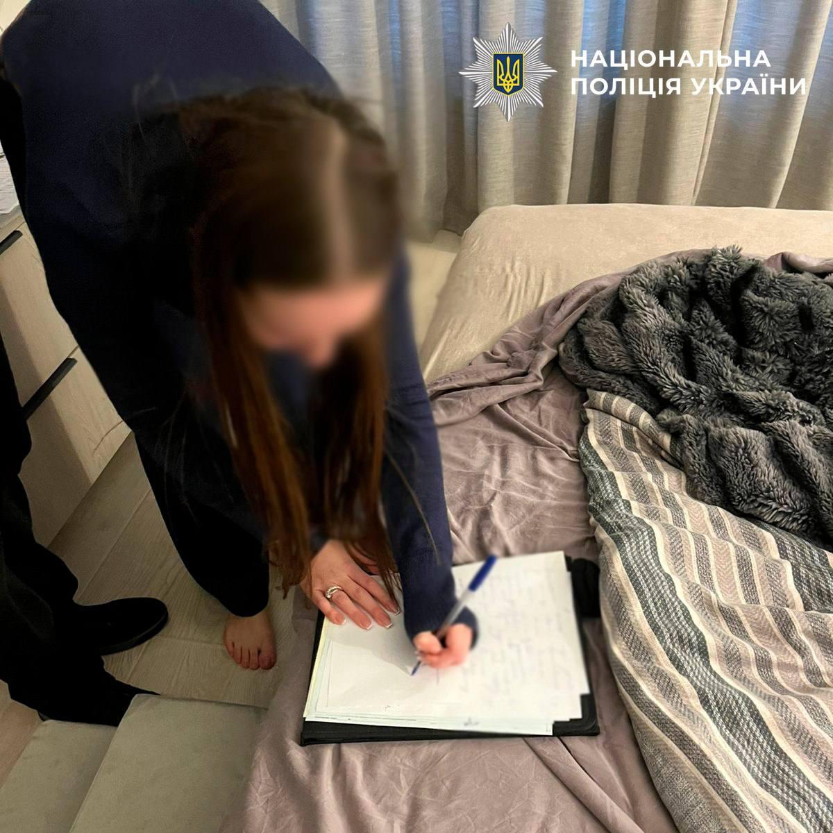 Трех киевлянок передали в СБУ за то, что они пели песни на русском языке Трех киевлянок передали в СБУ за то, что они пели песни на русском языке