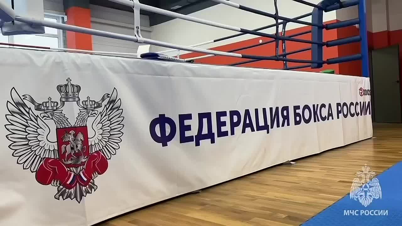 Глава МЧС России Александр Куренков исполнил новогодние мечты детей