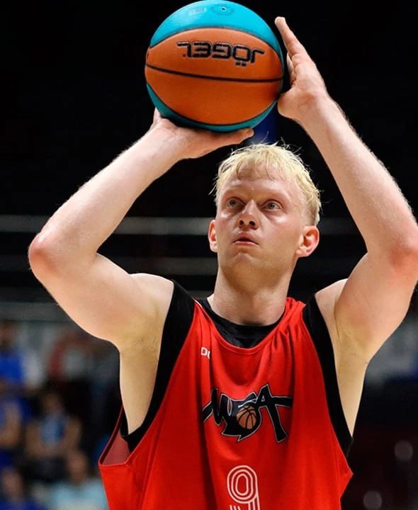 Задержанного во Франции баскетболиста Даниила Касаткина удалось вернуть в Россию, сообщает ФСБ