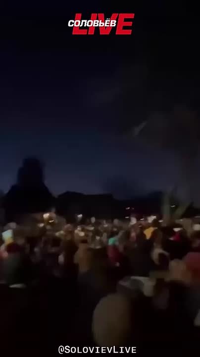 В Минеаполисе проходят протесты против федерального правительства из-за гибели женщины в конфликте с офицером ICE