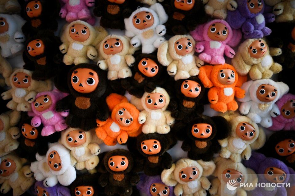 Лидер новогоднего проката "Чебурашка 2" стал вторым в списке самых кассовых фильмов в России