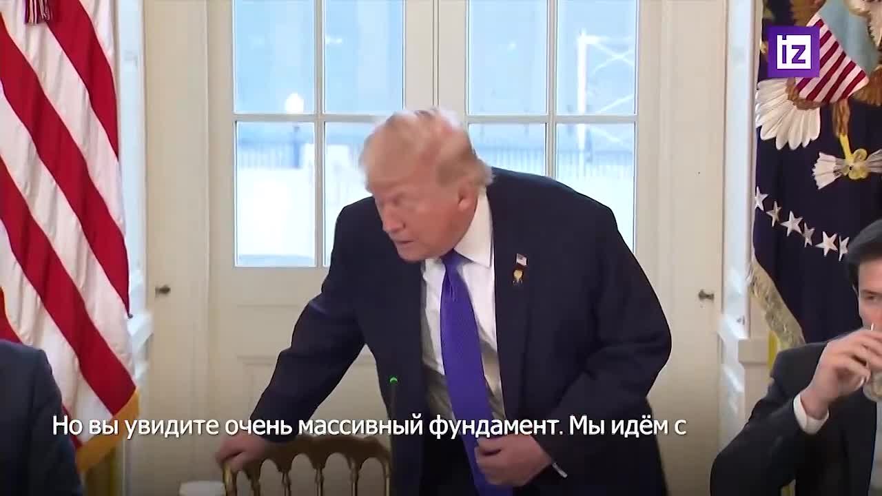 Стройку легендарного бального зала Белого дома за $300 млн, ради которого снесен фасад восточного крыла здания, решил неожиданно осмотреть Трамп