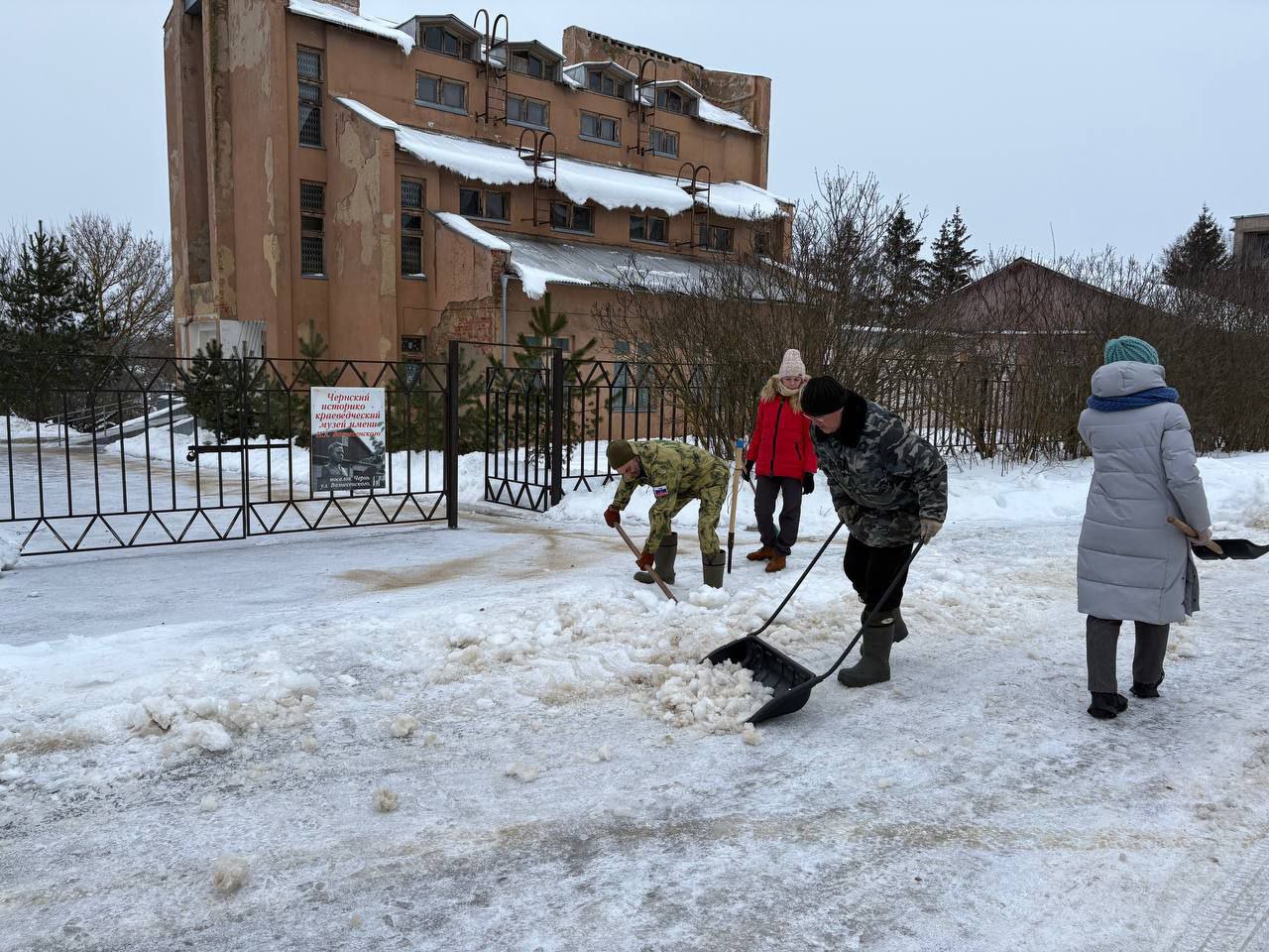 Против стихии вместе: в Тульской области проходит зимний субботник Против стихии вместе: в Тульской области проходит зимний субботник