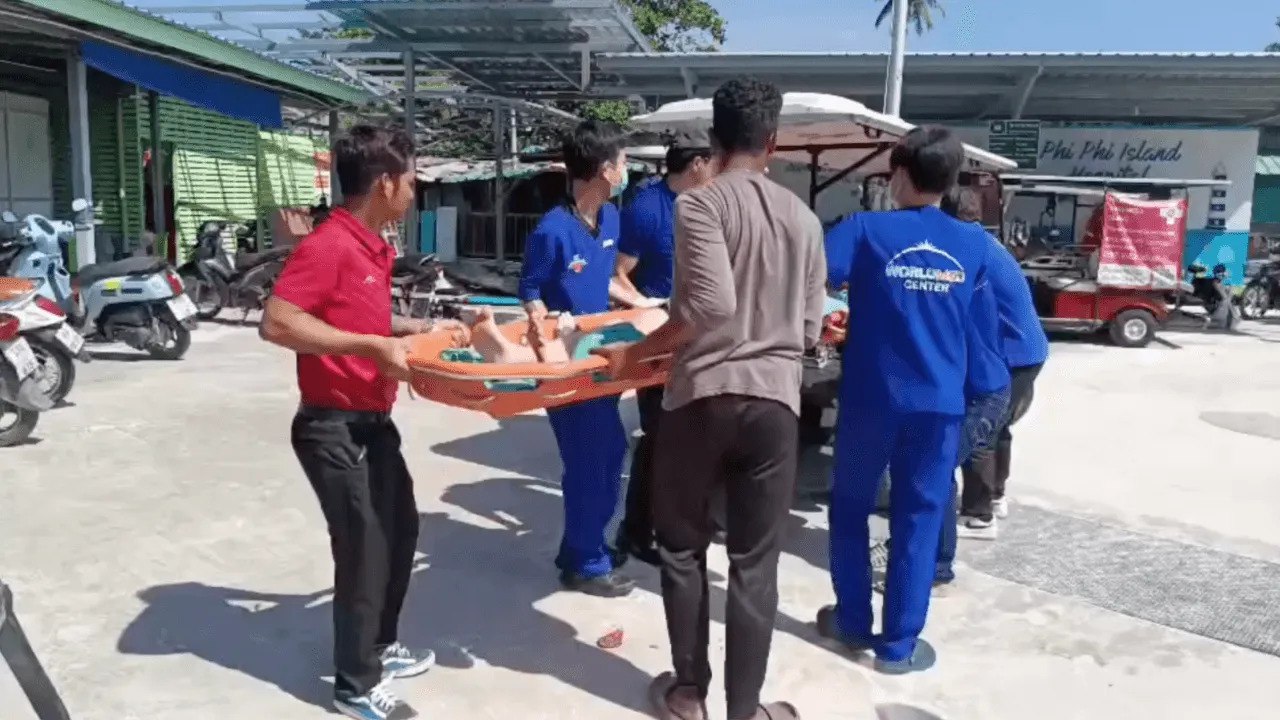 18-летняя россиянка погибла в результате крушения катера с туристами в Таиланде 18-летняя россиянка погибла в результате крушения катера с туристами в Таиланде