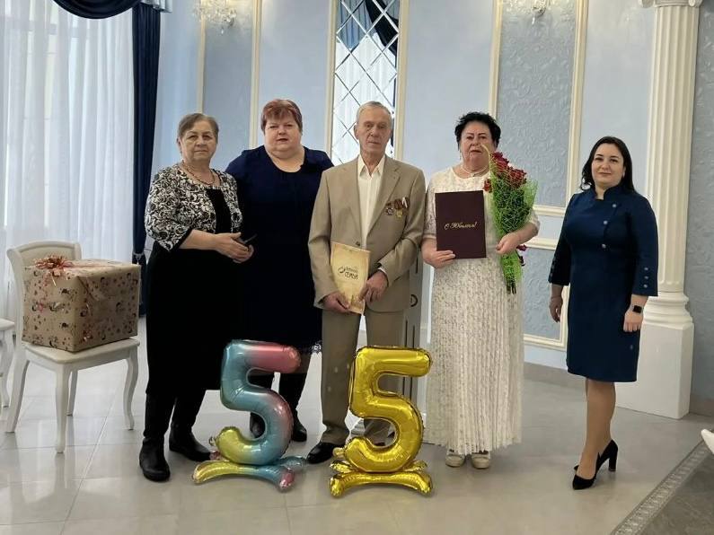 Дмитрий Миляев: Новый год - семейный праздник: в первые дни 2026 года в Туле узаконили свои отношения 14 пар