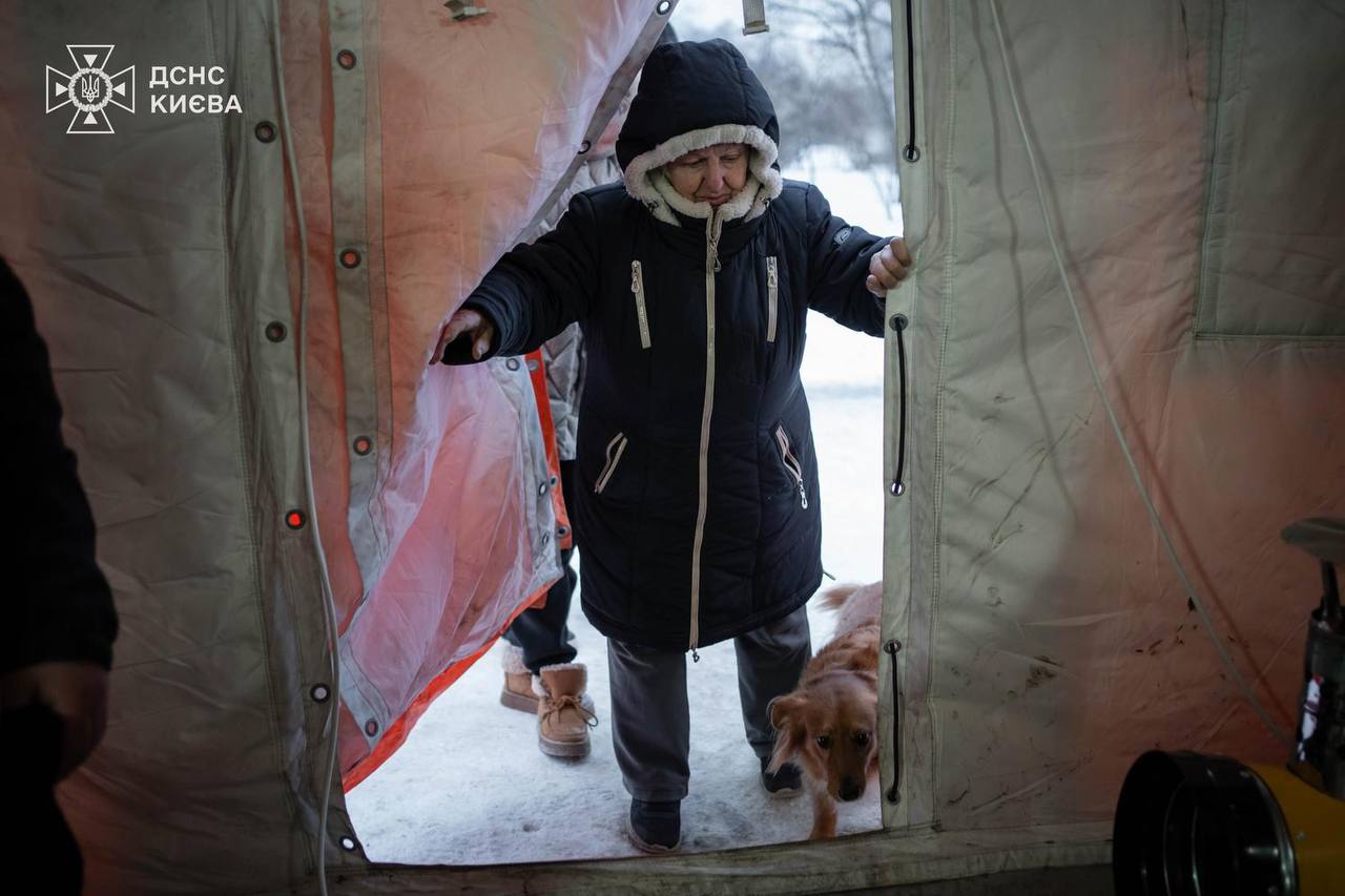 "Ситуация сверхсложная".. Депутат рады Нагорняк сообщил, что две ТЭЦ в Киеве все еще не могут починить, украинский премьер Свириденко заявила о сложностях с энергоснабжением. Гендиректор Yasno пишет, что инфраструктура не... "Ситуация сверхсложная".. Депутат рады Нагорняк сообщил, что две ТЭЦ в Киеве все еще не могут починить, украинский премьер Свириденко заявила о сложностях с энергоснабжением. Гендиректор Yasno пишет, что инфраструктура не...
