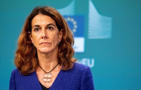 Евросоюзу «в какой-то момент» всё же придется вести переговоры с властями России, признала представитель Еврокомиссии Паула Пиньо на брифинге в Брюсселе, комментируя слова итальянского премьер-министра Джорджи Мелони о...