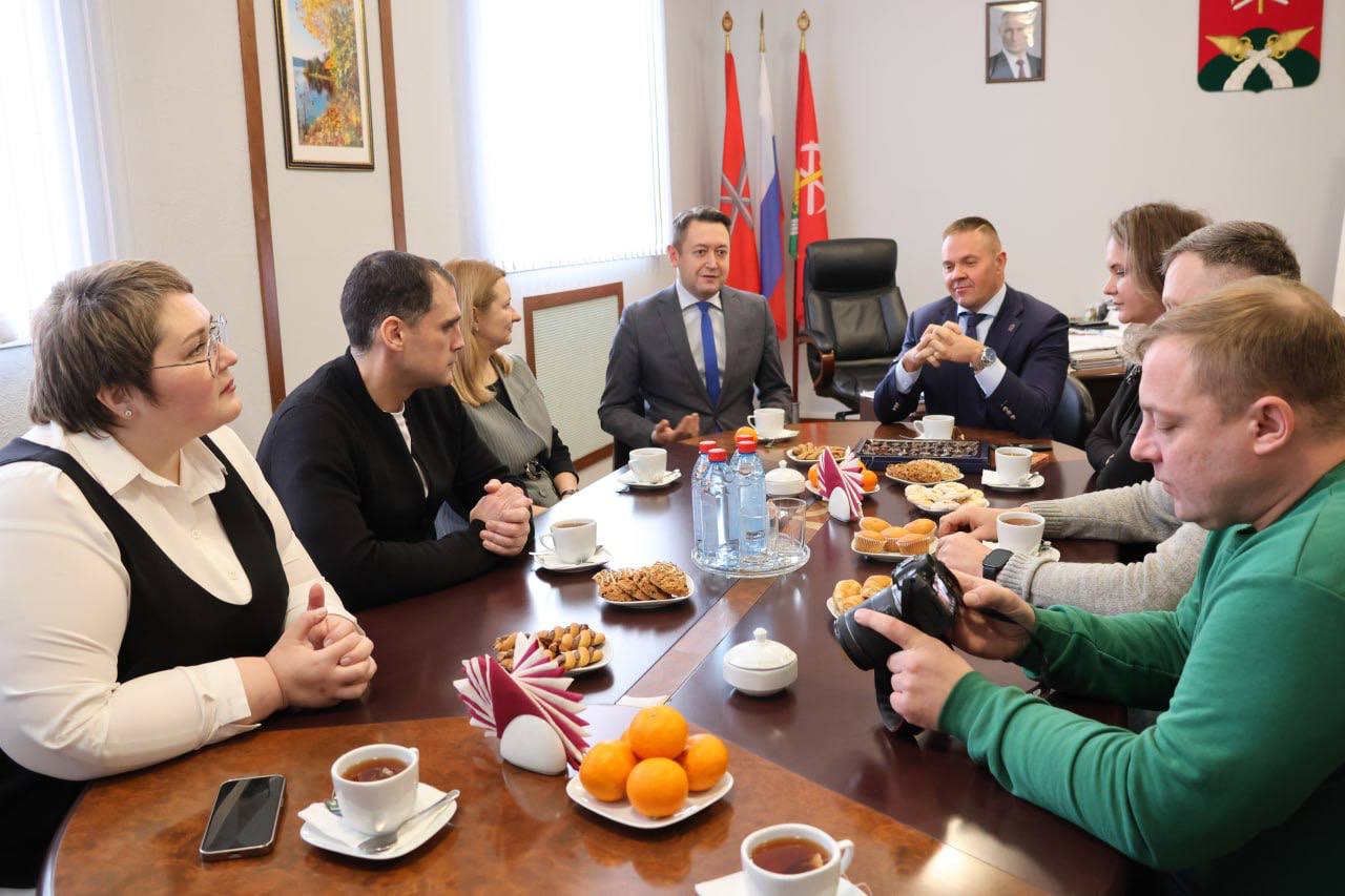 Руслан Бутов: Сегодня в моем кабинете собрались люди, чьи лица обычно по другую сторону камеры Руслан Бутов: Сегодня в моем кабинете собрались люди, чьи лица обычно по другую сторону камеры