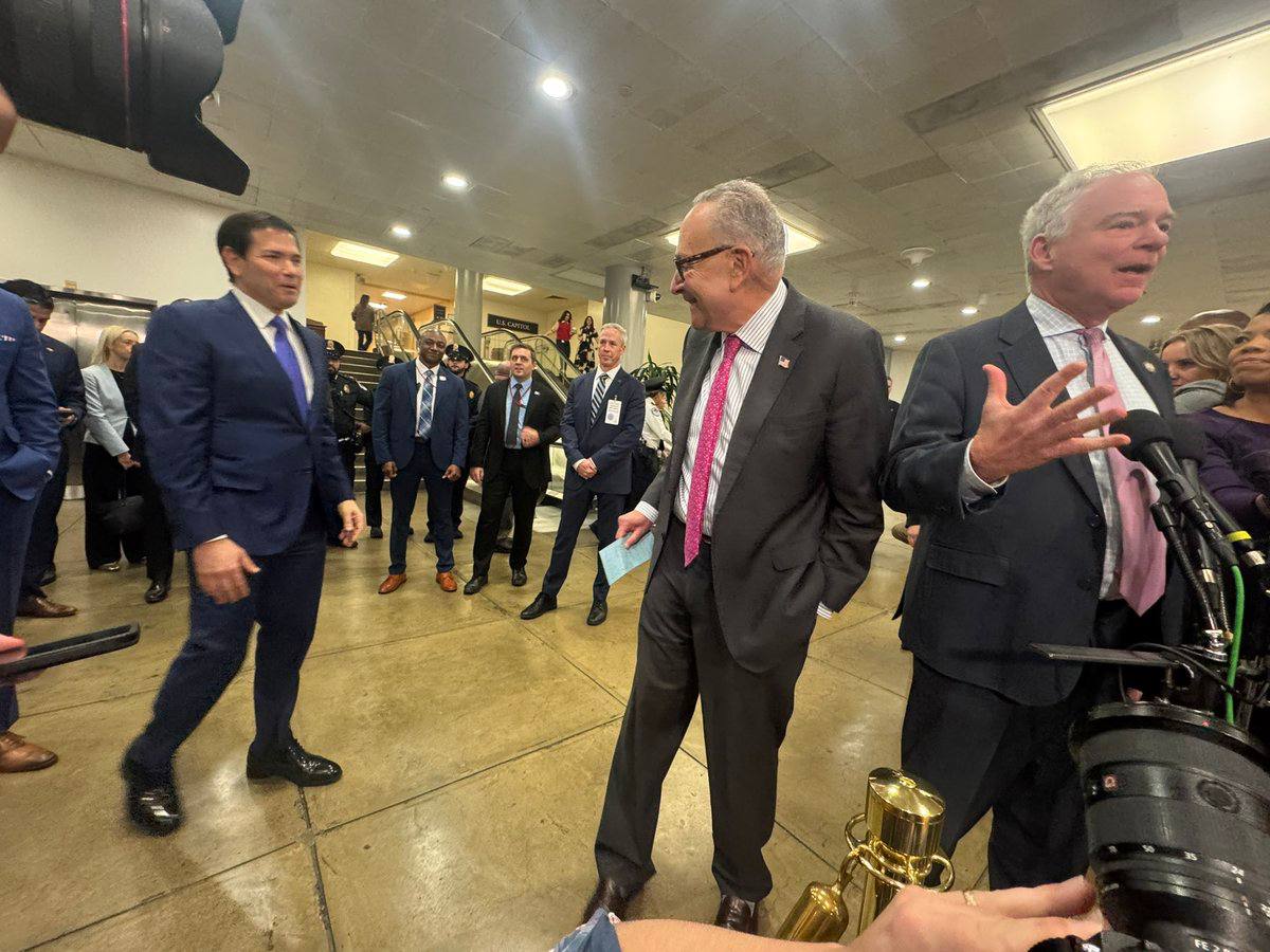 Олег Царёв: В соцсетях шутят, что Трамп заставил Марко Рубио носить новые туфли Оксфорды