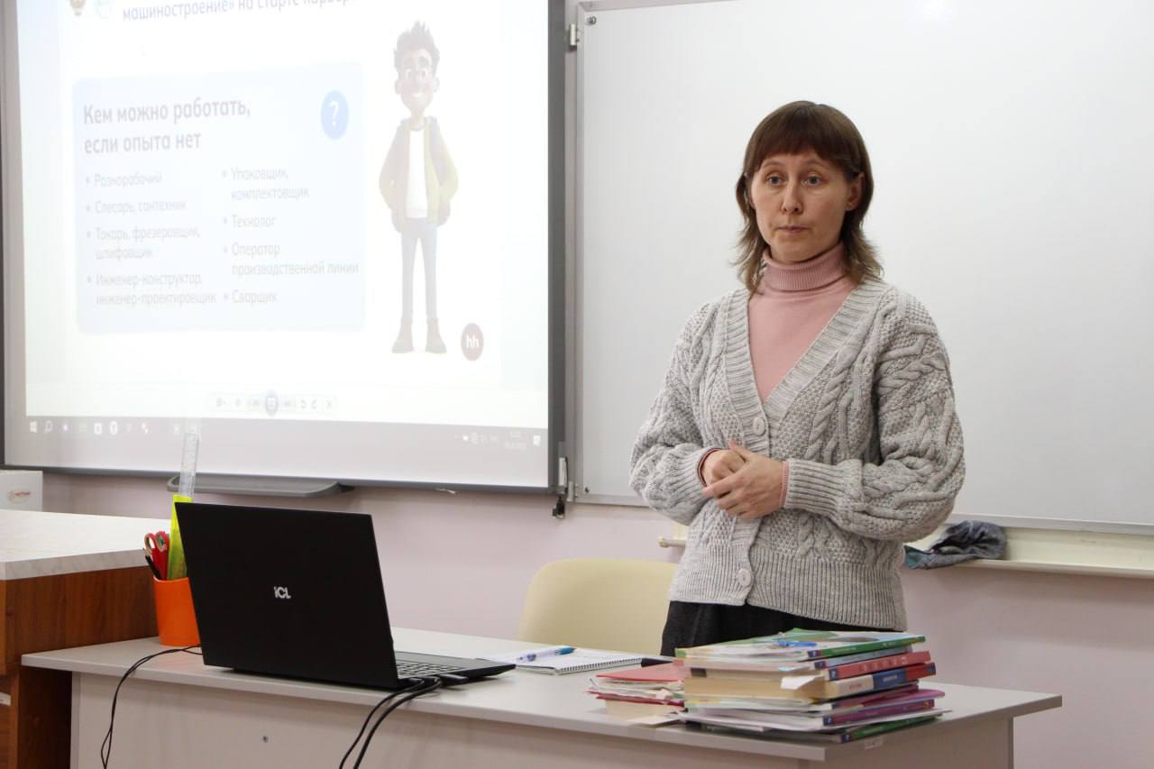 Дмитрий Миляев: В 2025 году в школы Тульской области трудоустроены 10 педагогов-участников программы «Земский учитель» Дмитрий Миляев: В 2025 году в школы Тульской области трудоустроены 10 педагогов-участников программы «Земский учитель»