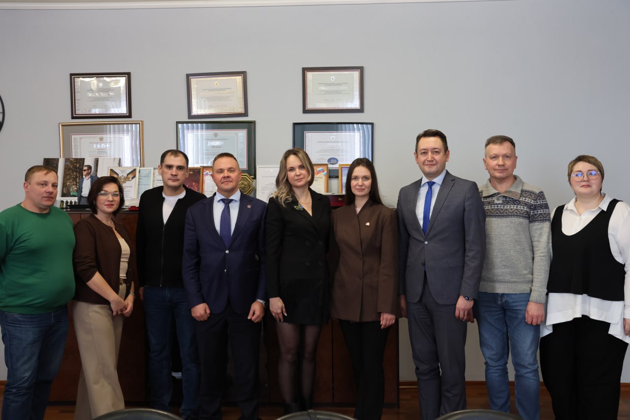 С Днем российской печати!. Сегодня, в День российской печати в администрации состоялась неформальная встреча главы муниципального образования Алексея Платонова и главы администрации Руслана Бутова с представителями СМИ...