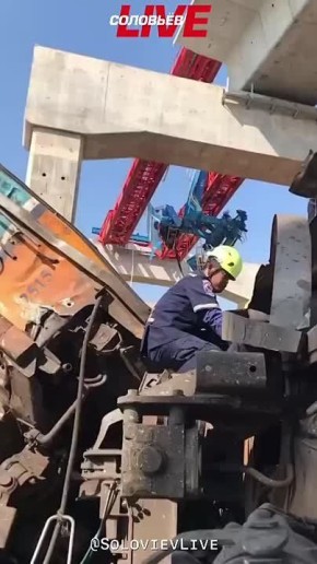 22 человека погибли и 55 пострадали в Таиланде в результате обрушения строительного крана на пассажирский поезд, сообщают местные СМИ