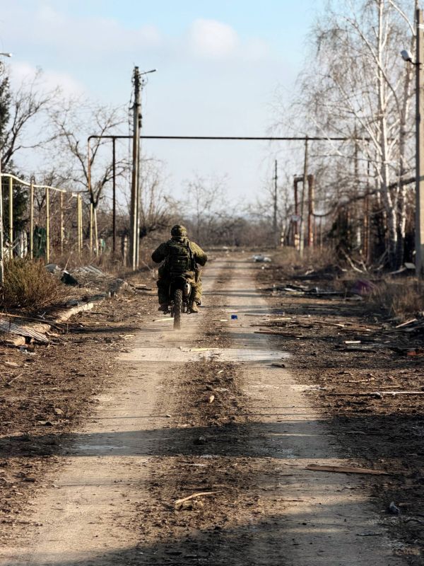 Немного атмосферных фотографий из освобожденного Димитрова