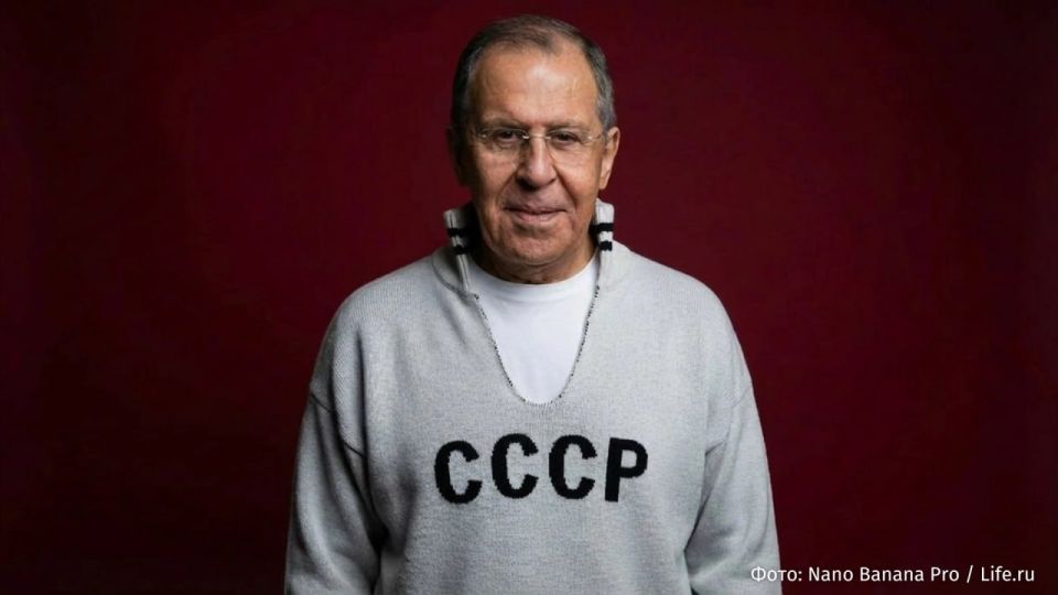 Появление главы МИД России Сергея Лаврова на Аляске в свитере с надписью "СССР" следует расценивать как провокационный жест, заявил министр обороны ФРГ Борис Писториус