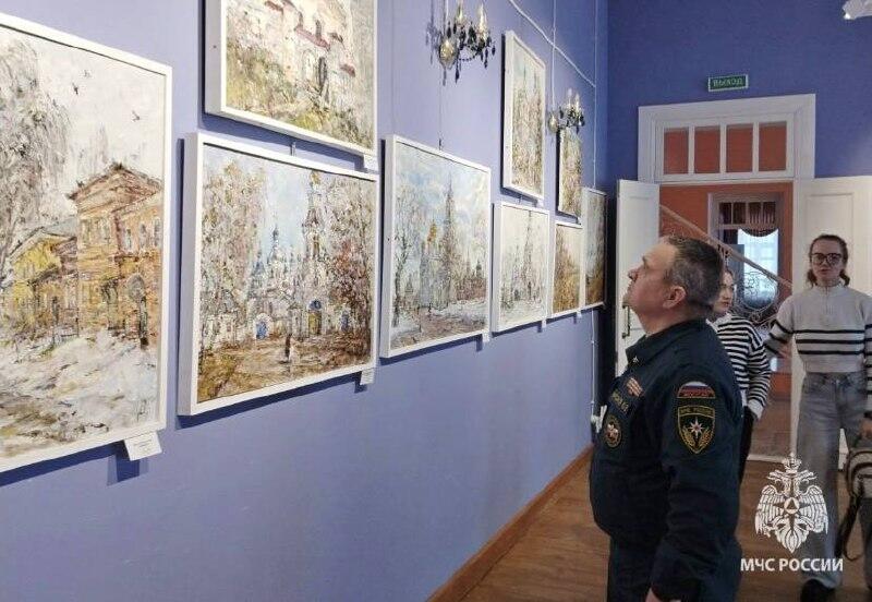 Ветераны и огнеборцы 58 пожарно-спасательной части Одоева посетили церемонию открытия выставки картин «Родная земля» Ветераны и огнеборцы 58 пожарно-спасательной части Одоева посетили церемонию открытия выставки картин «Родная земля»