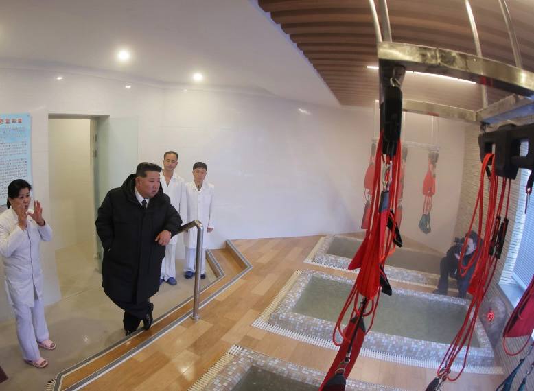 Ким Чен Ын открыл женскую сауну дом отдыха трудящихся: Ким Чен Ын открыл женскую сауну дом отдыха трудящихся: