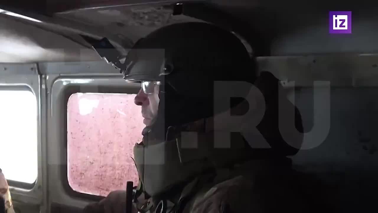 Расчет БПЛА группировки войск "Центр" рассказал корреспонденту "Известий" Валентину Трушнину об использовании дронов "Молния" — одного из самых смертоносных оружий ВС РФ