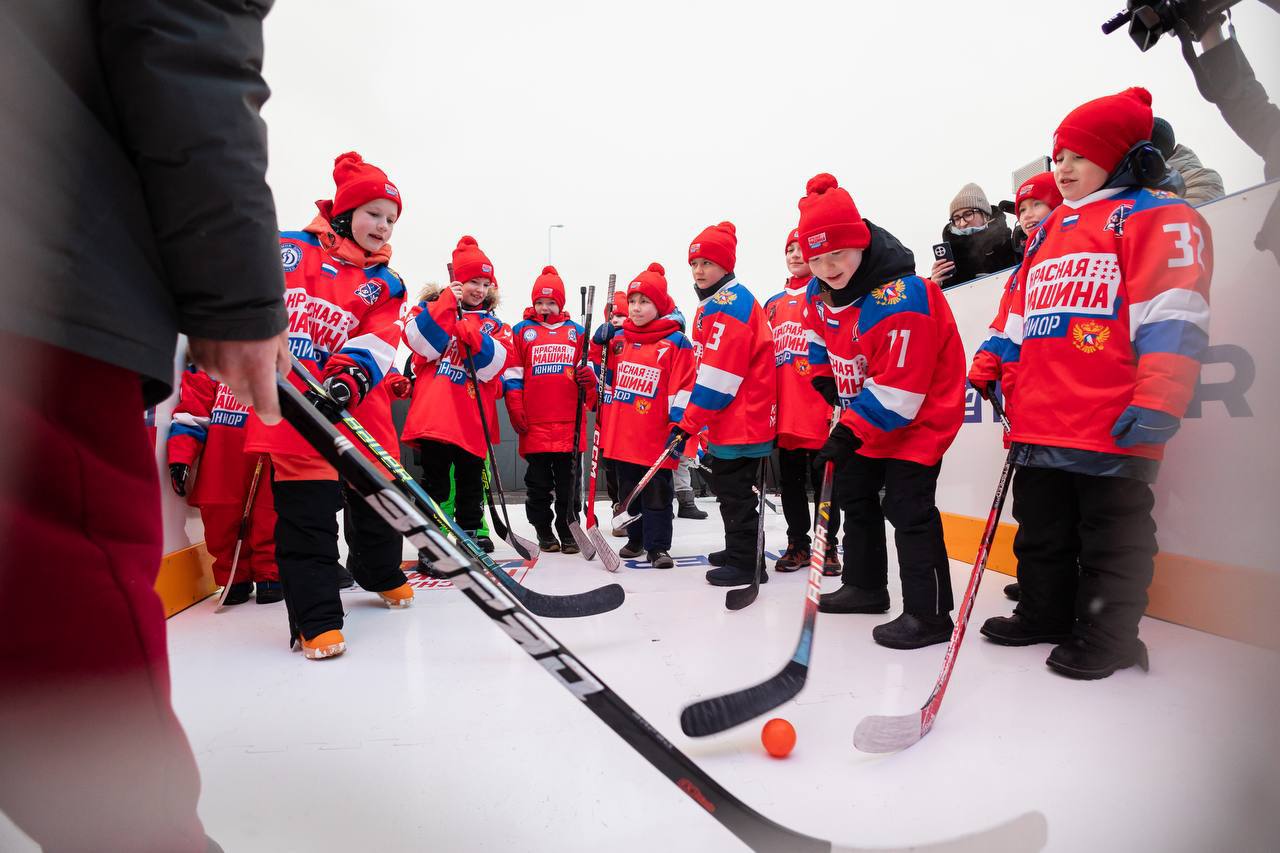 Возрождаем традиции дворового хоккея России Возрождаем традиции дворового хоккея России
