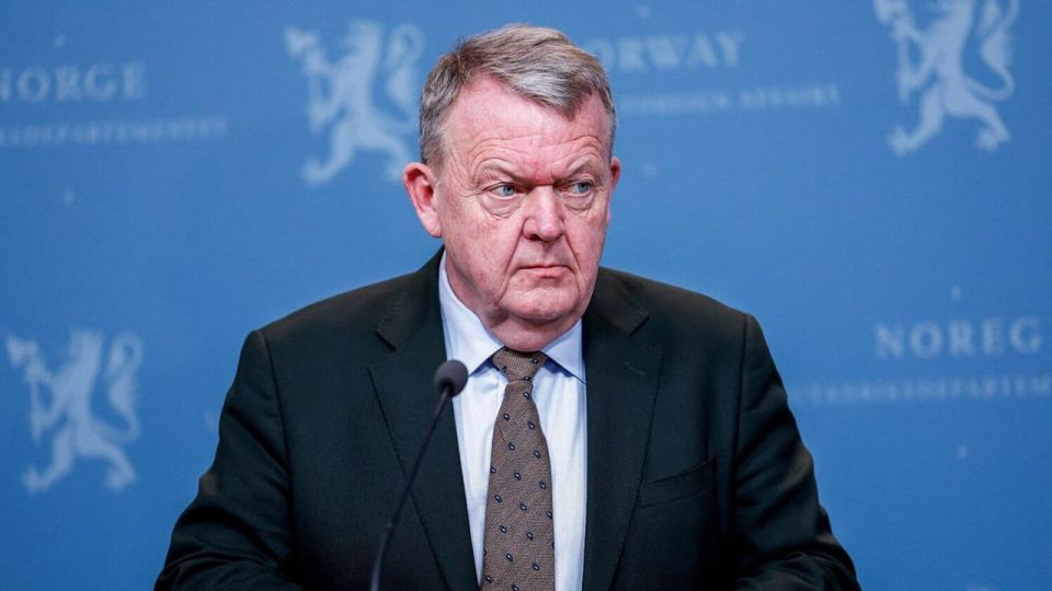 Глава МИД Дании Ларс Локке Расмуссен поддержал то, что Трамп исключил вариант захвата Гренландии силой и приостановил торговую войну: