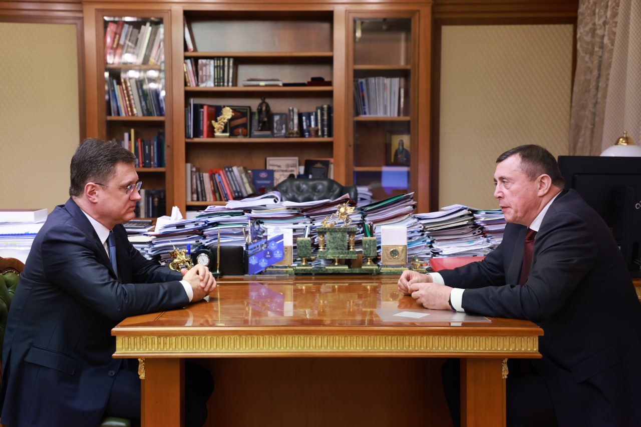 Александр Новак провел встречу с губернатором Сахалинской области Валерием Лимаренко