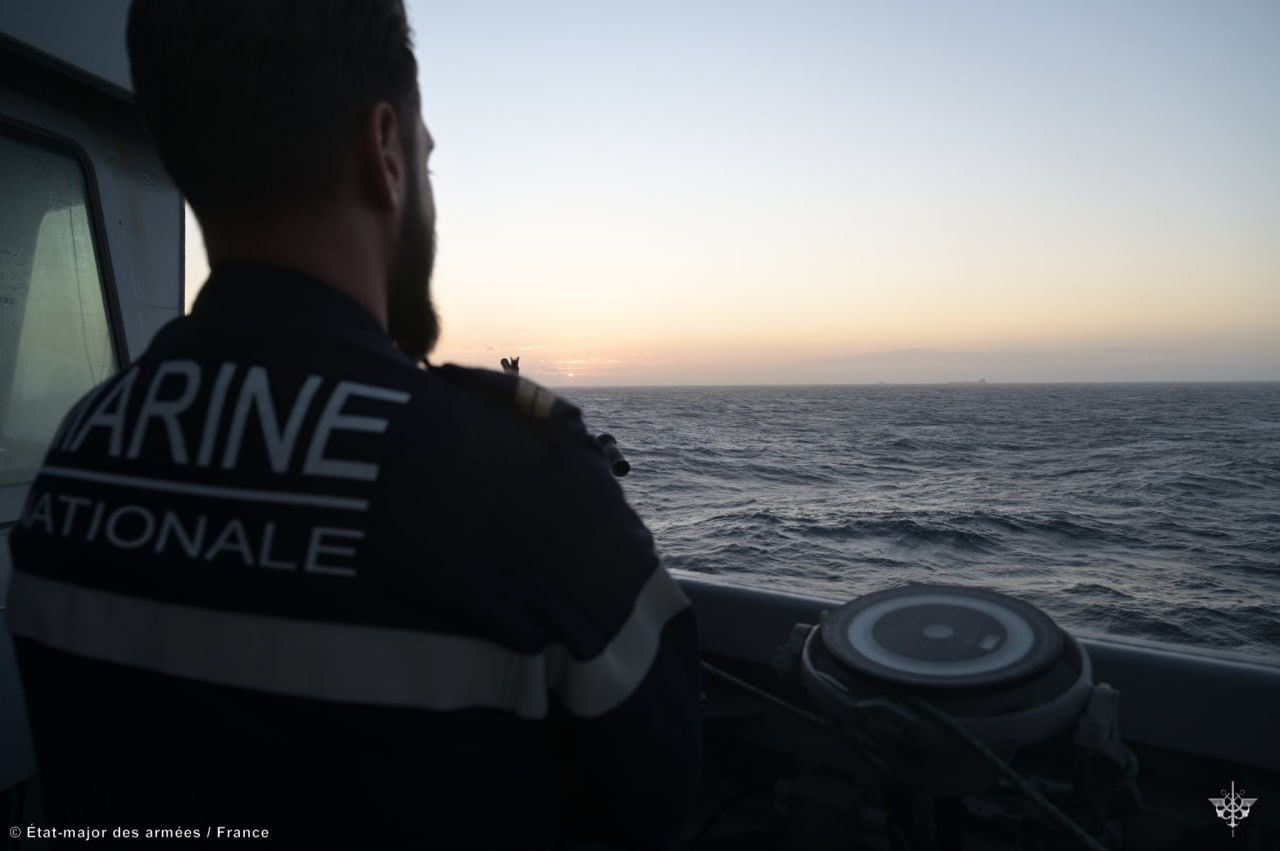 ВМС Франции показали кадры захвата танкера — они написали, что в операции им помогали британцы