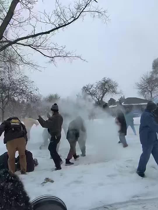 В американском Миннеаполисе продолжаются акции протестов против миграционной службы (ICE) и федеральных властей, как продолжаются и задержания активистов протестов