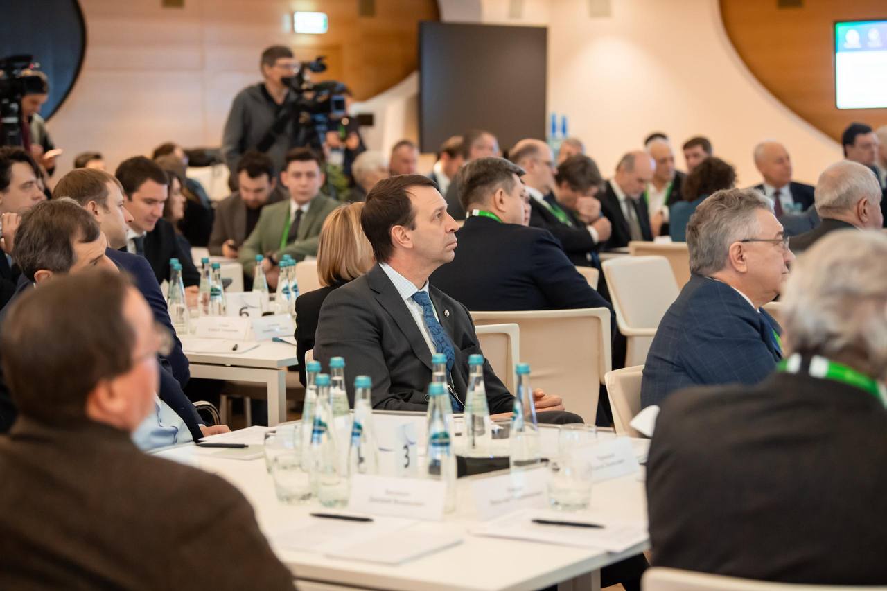 Дмитрий Чернышенко и Валерий Фальков поприветствовали участников стратсессии по развитию Национального центра физики и математики Дмитрий Чернышенко и Валерий Фальков поприветствовали участников стратсессии по развитию Национального центра физики и математики