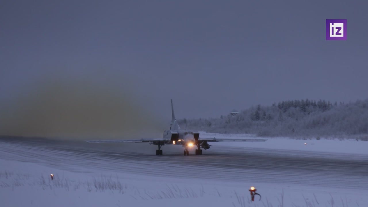 Дальние бомбардировщики Ту-22М3 ВКС России выполнили плановый полет над нейтральными водами Балтийского моря, сообщили в Минобороны РФ