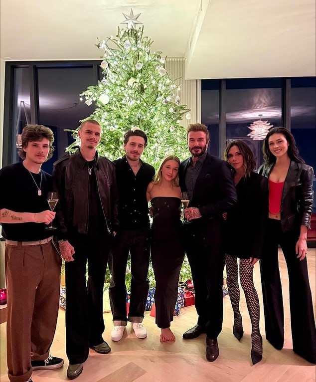 Семейная драма по-Бекхэмовски: Бруклин угрожает выпустить скандальные мемуары о своей семье Семейная драма по-Бекхэмовски: Бруклин угрожает выпустить скандальные мемуары о своей семье