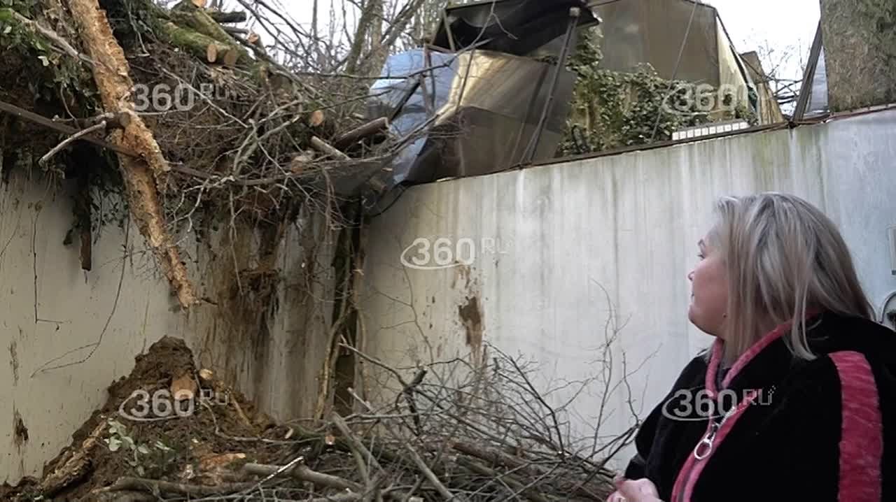 Оползень наваливается на многоквартирный дом в Адлере