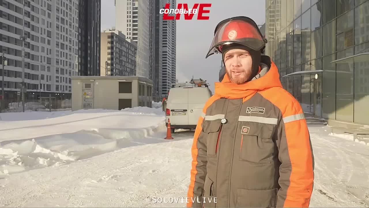 Юрий Пушкин, мастер по эксплуатации распределительных сетей Центрального района электрических сетей АО «ОЭК», рассказал, как коммунальные службы обеспечивают доступ к подстанциям и следят за их состоянием в период сильных...