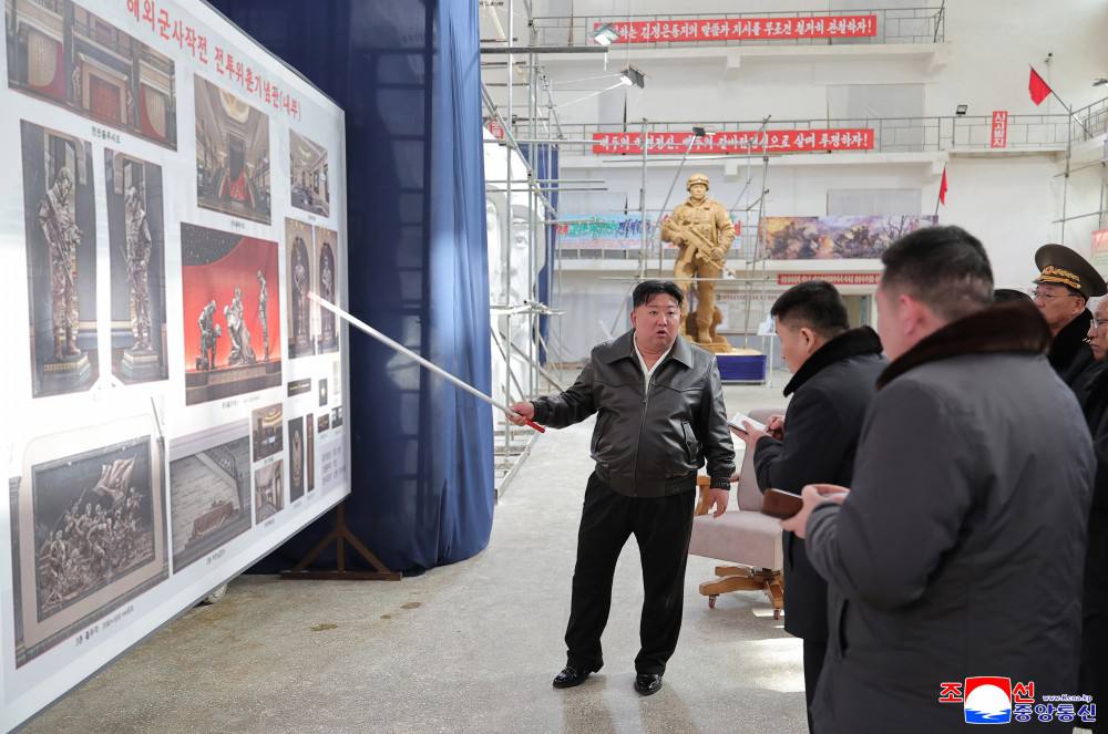 Ким Чен Ын лично руководил созданием скульптур в честь бойцов КНДР, участвовавших в освобождении Курской области: Ким Чен Ын лично руководил созданием скульптур в честь бойцов КНДР, участвовавших в освобождении Курской области: