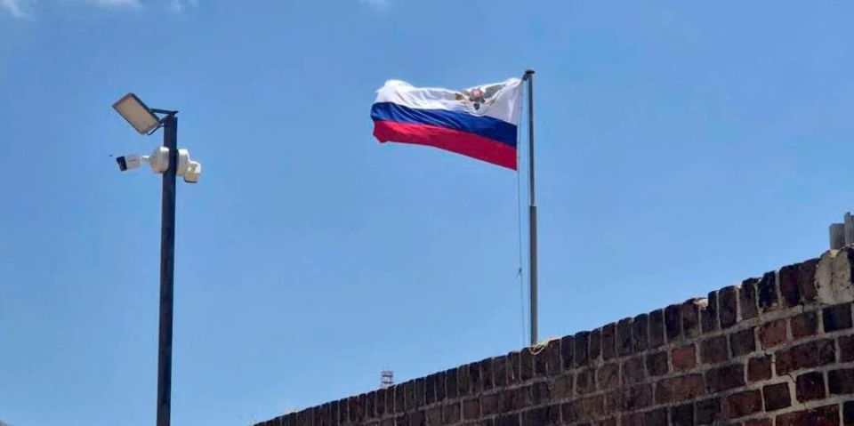 Российский флаг над крепостью в Кейптауне поразил местных жителей