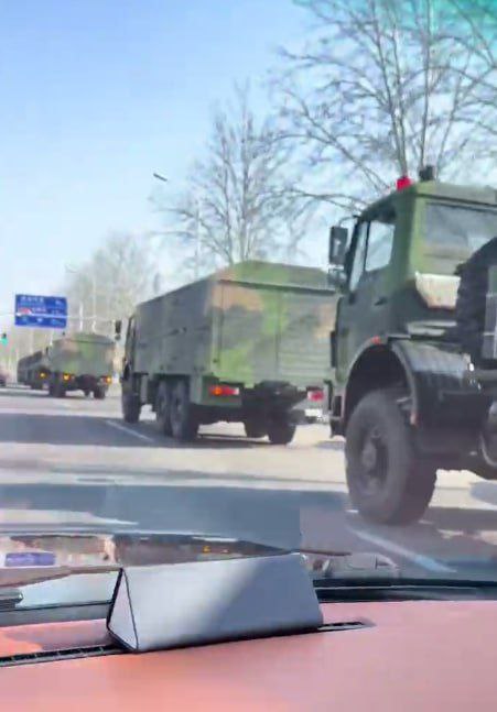 WarGonzo: В Пекине заметили военную технику на фоне слухов о перевороте WarGonzo: В Пекине заметили военную технику на фоне слухов о перевороте