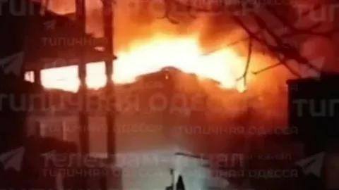 В результате массированной ночной атаки на энергетический объект в Одессе зафиксированы «колоссальные разрушения» В результате массированной ночной атаки на энергетический объект в Одессе зафиксированы «колоссальные разрушения»